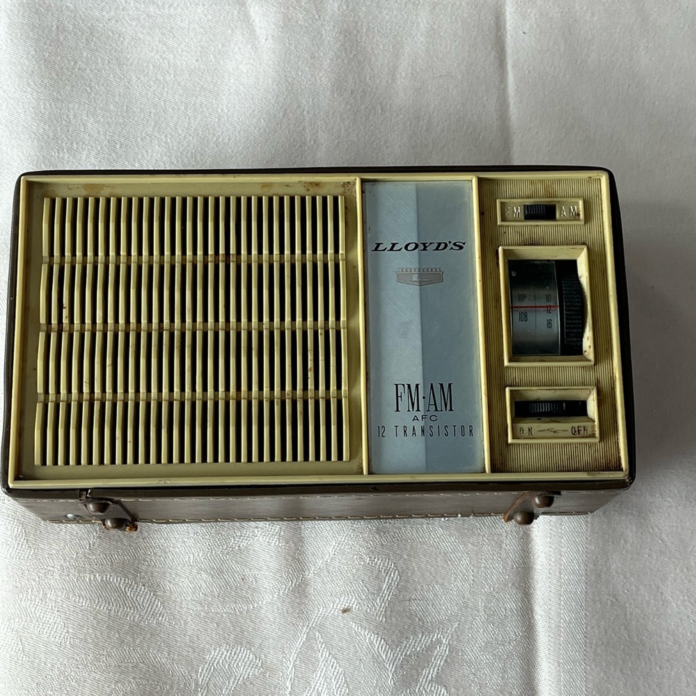 Vintage Lloyd’s 1950s Transistor Radio